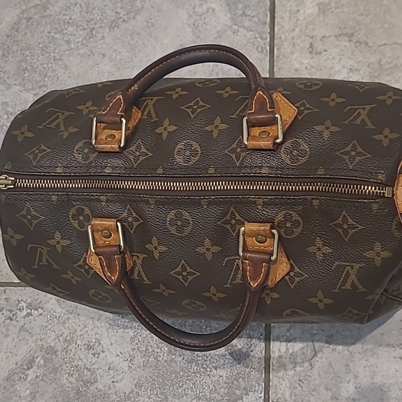 ***SOLD*** LV Speedy 30-No Cracking on Canvas! - Picture 15 of 17